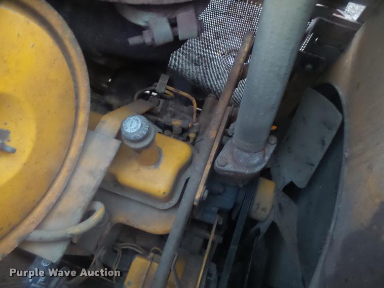 image for item DB5860 1986 John Deere 450E LT dozer