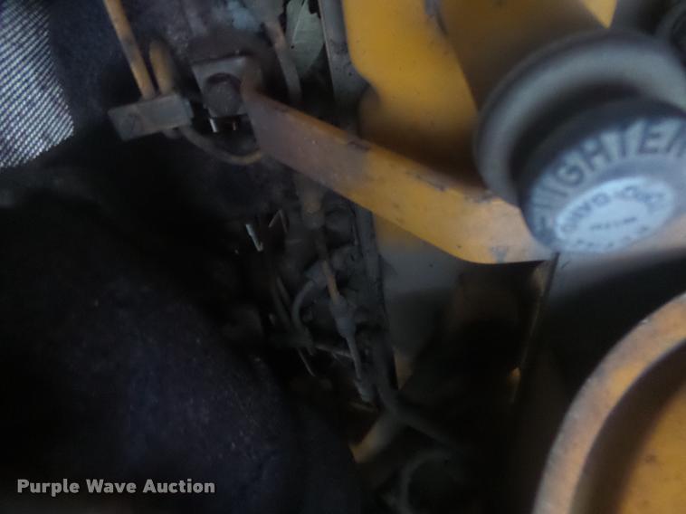 image for item DB5860 1986 John Deere 450E LT dozer