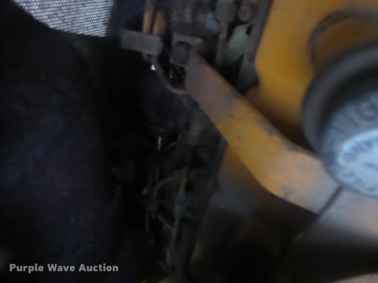 image for item DB5860 1986 John Deere 450E LT dozer