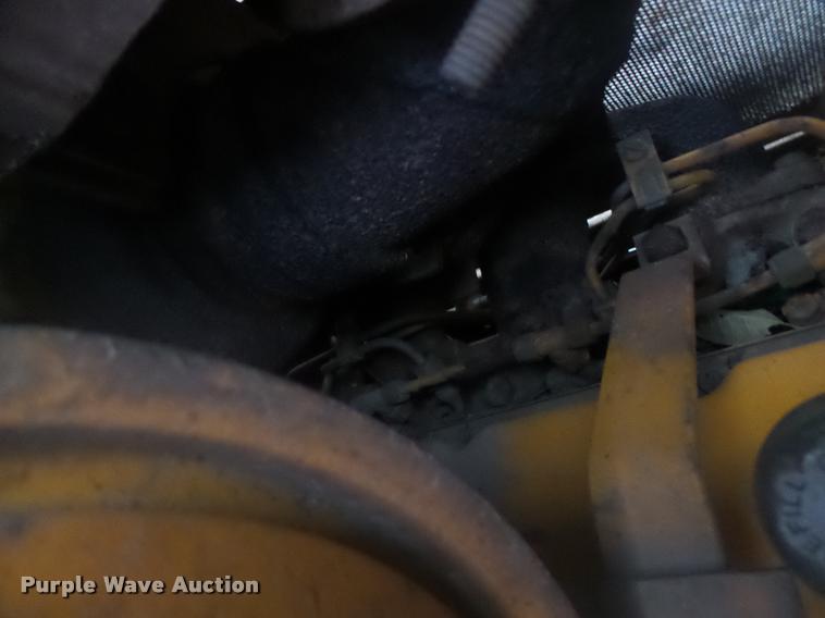 image for item DB5860 1986 John Deere 450E LT dozer