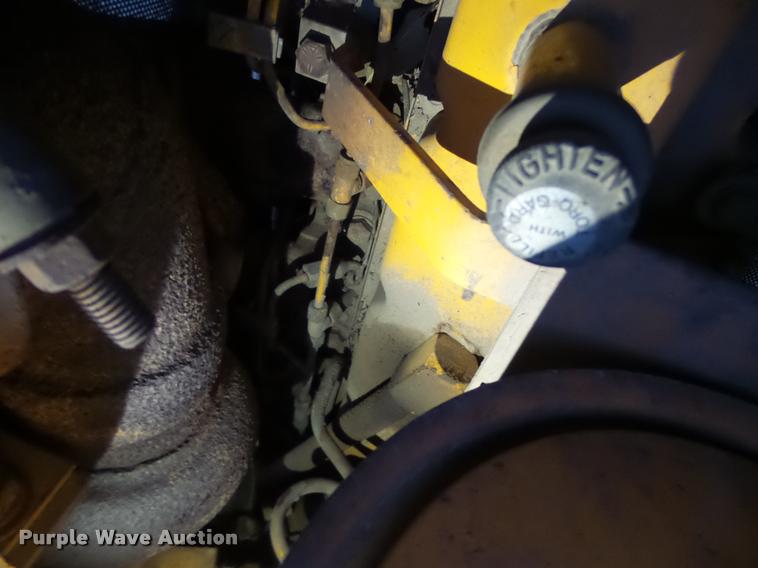 image for item DB5860 1986 John Deere 450E LT dozer