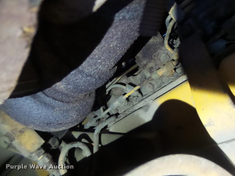 image for item DB5860 1986 John Deere 450E LT dozer