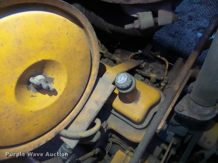 image for item DB5860 1986 John Deere 450E LT dozer