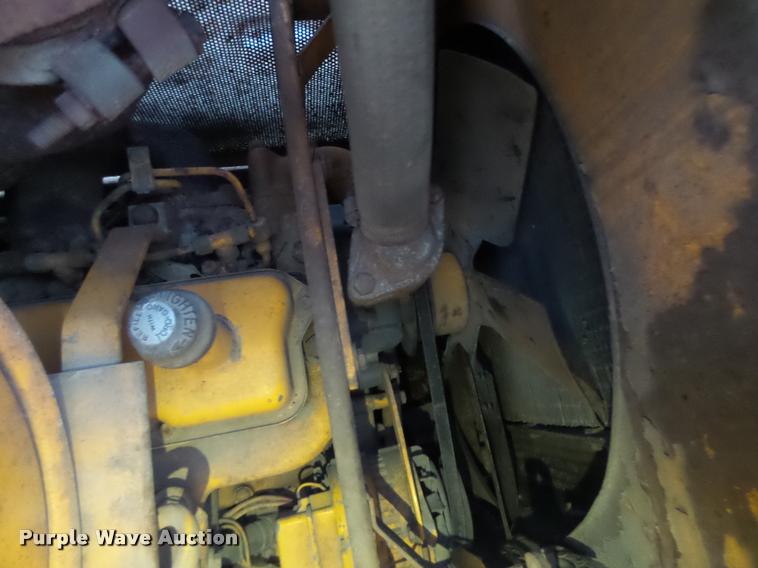 image for item DB5860 1986 John Deere 450E LT dozer