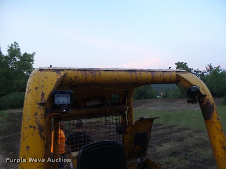 image for item DB5860 1986 John Deere 450E LT dozer