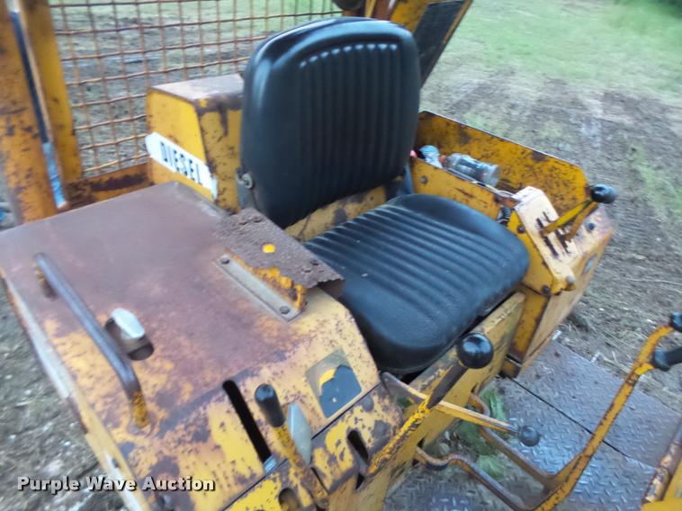 image for item DB5860 1986 John Deere 450E LT dozer