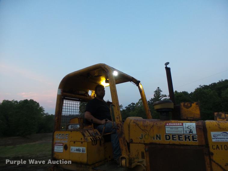 image for item DB5860 1986 John Deere 450E LT dozer