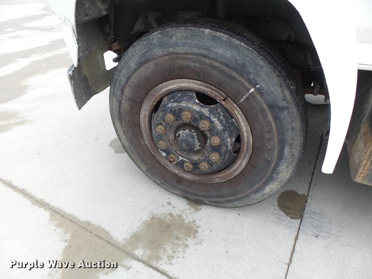 image for item DB5865 1991 Ford F700 bucket truck