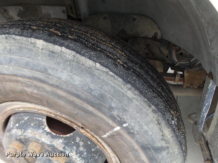 image for item DB5865 1991 Ford F700 bucket truck