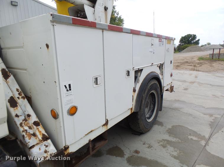 image for item DB5865 1991 Ford F700 bucket truck