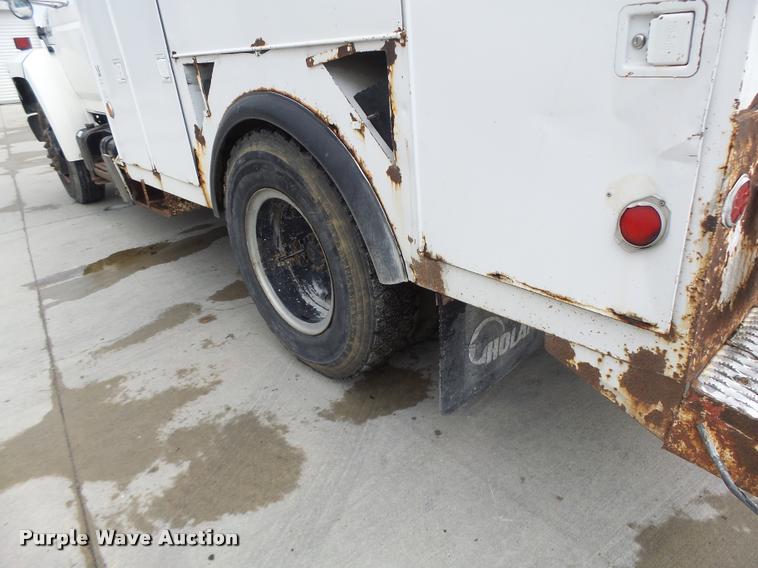 image for item DB5865 1991 Ford F700 bucket truck