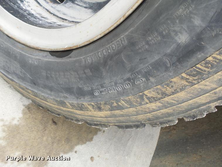 image for item DB5865 1991 Ford F700 bucket truck