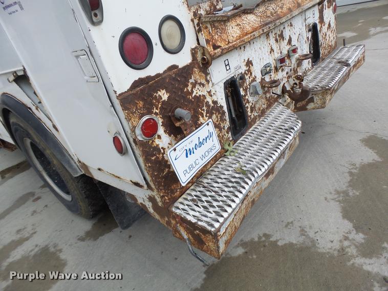 image for item DB5865 1991 Ford F700 bucket truck