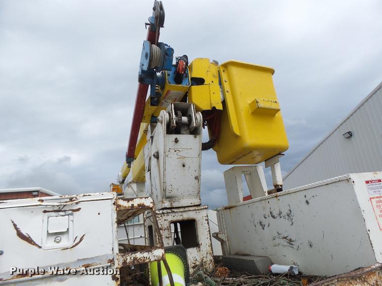 image for item DB5865 1991 Ford F700 bucket truck