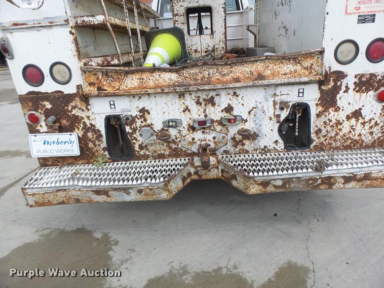 image for item DB5865 1991 Ford F700 bucket truck