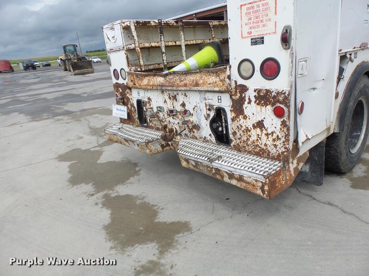 image for item DB5865 1991 Ford F700 bucket truck