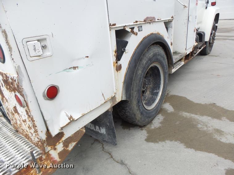 image for item DB5865 1991 Ford F700 bucket truck