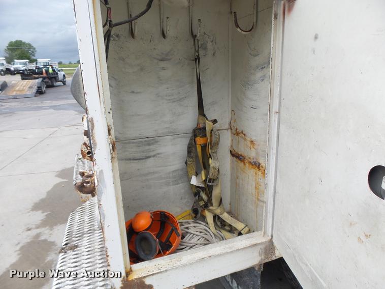 image for item DB5865 1991 Ford F700 bucket truck