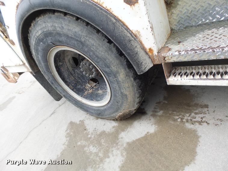 image for item DB5865 1991 Ford F700 bucket truck