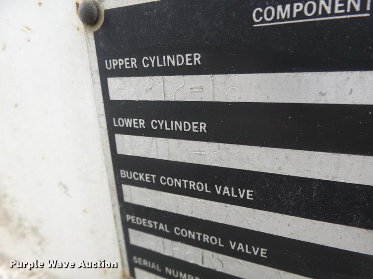 image for item DB5865 1991 Ford F700 bucket truck