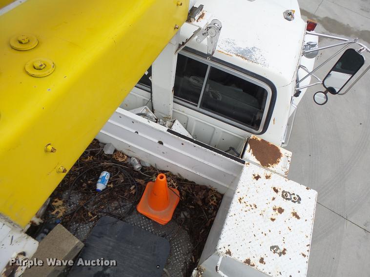 image for item DB5865 1991 Ford F700 bucket truck