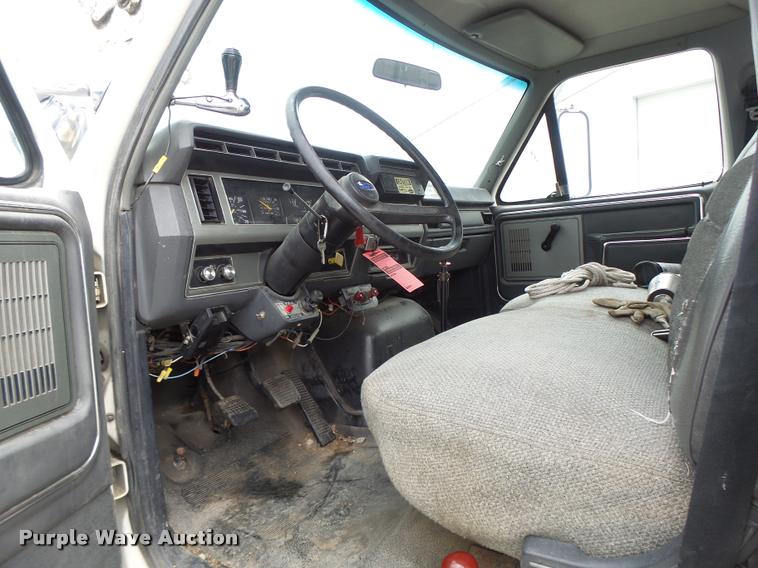 image for item DB5865 1991 Ford F700 bucket truck