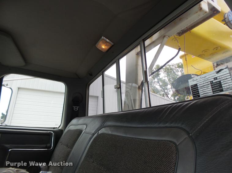 image for item DB5865 1991 Ford F700 bucket truck
