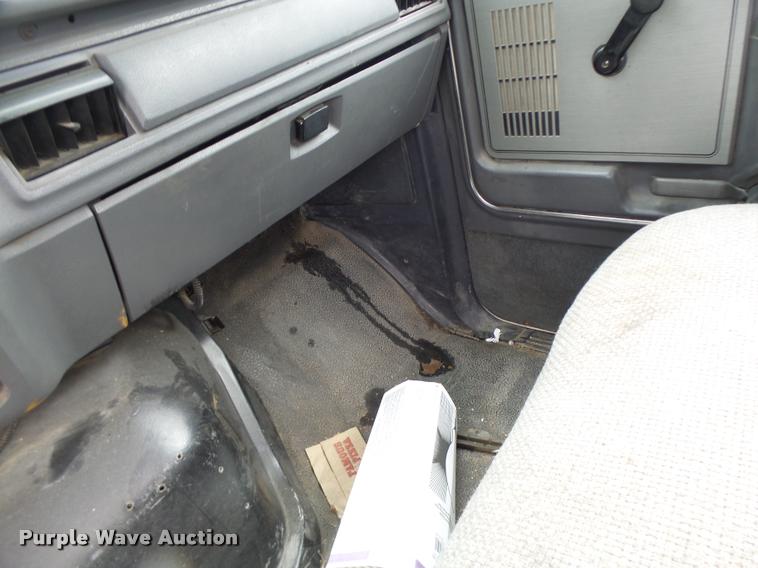 image for item DB5865 1991 Ford F700 bucket truck