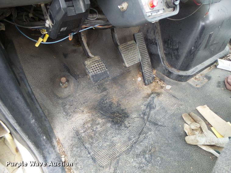 image for item DB5865 1991 Ford F700 bucket truck