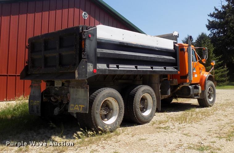 image for item DC4932 1995 International 4900 dump truck