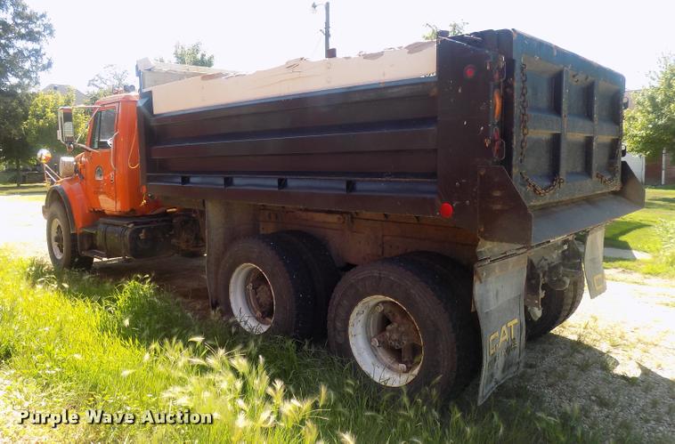 image for item DC4932 1995 International 4900 dump truck