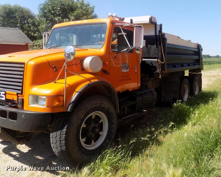 image for item DC4932 1995 International 4900 dump truck