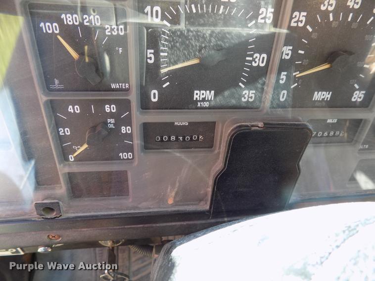 image for item DC4932 1995 International 4900 dump truck