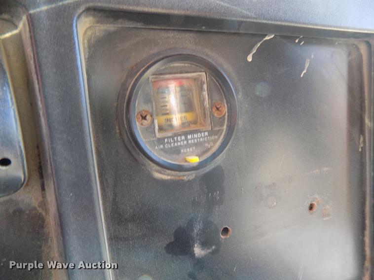 image for item DC4932 1995 International 4900 dump truck