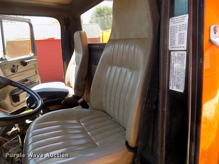 image for item DC4932 1995 International 4900 dump truck