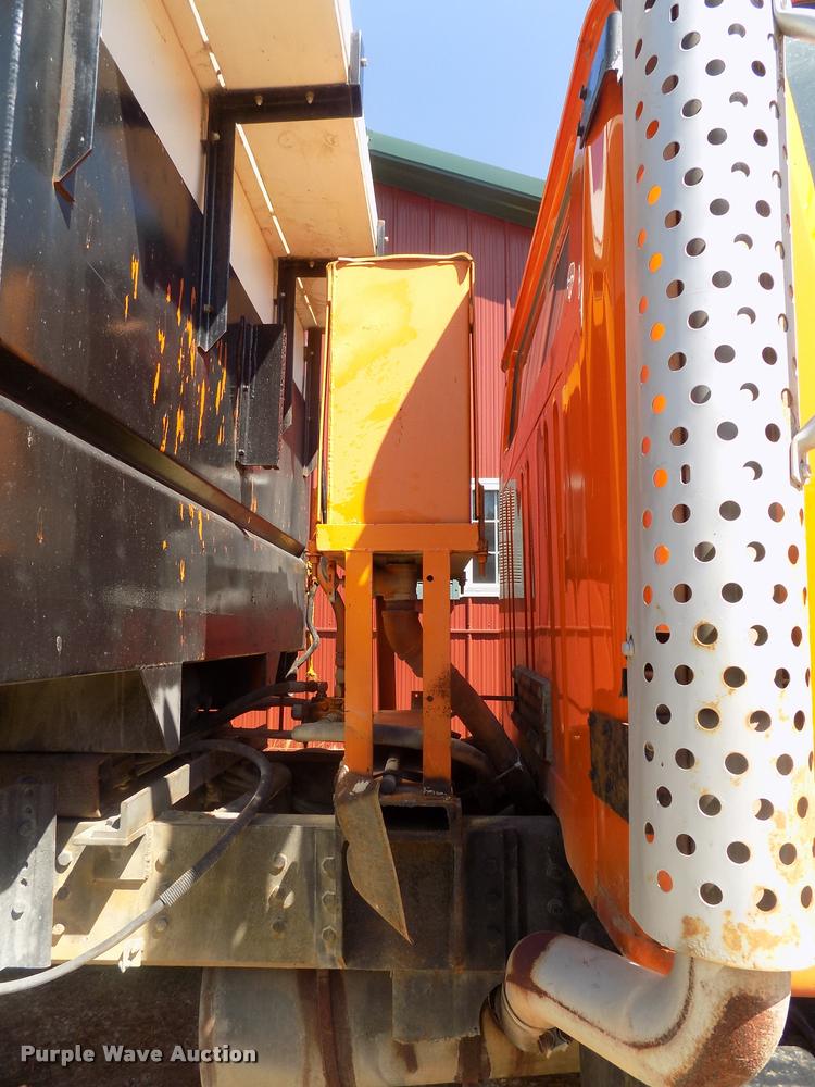 image for item DC4932 1995 International 4900 dump truck