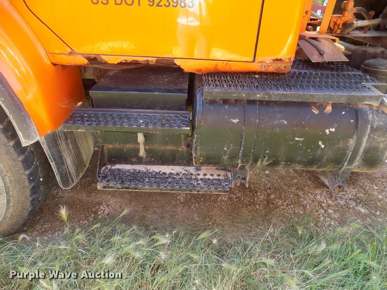 image for item DC4932 1995 International 4900 dump truck