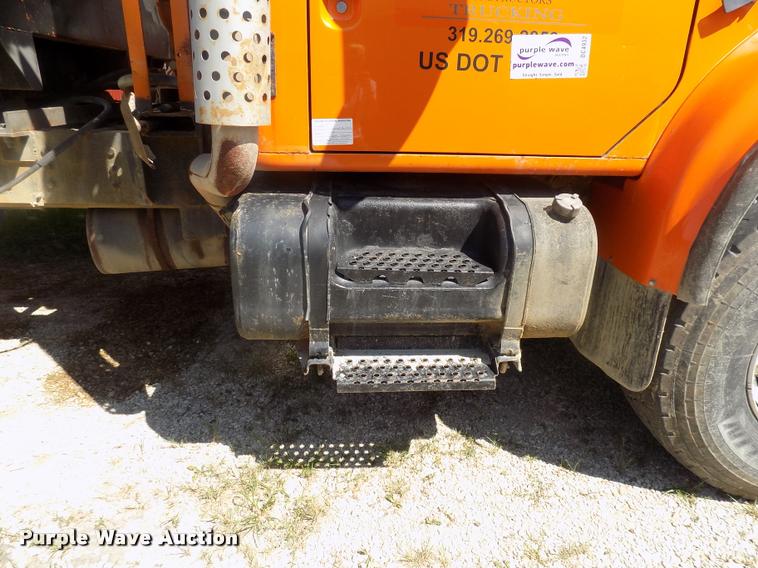 image for item DC4932 1995 International 4900 dump truck