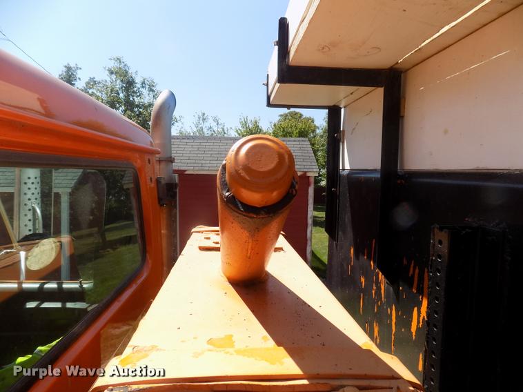 image for item DC4932 1995 International 4900 dump truck