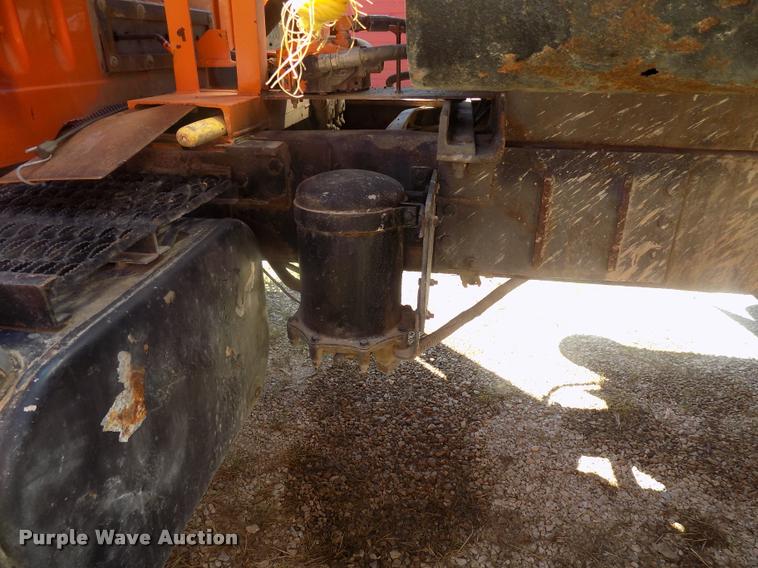 image for item DC4932 1995 International 4900 dump truck