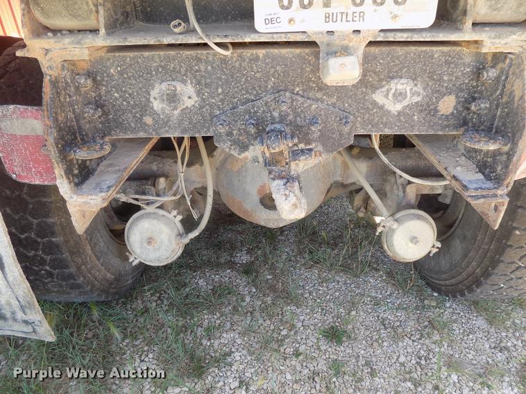 image for item DC4932 1995 International 4900 dump truck