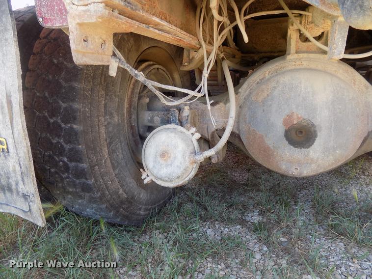 image for item DC4932 1995 International 4900 dump truck