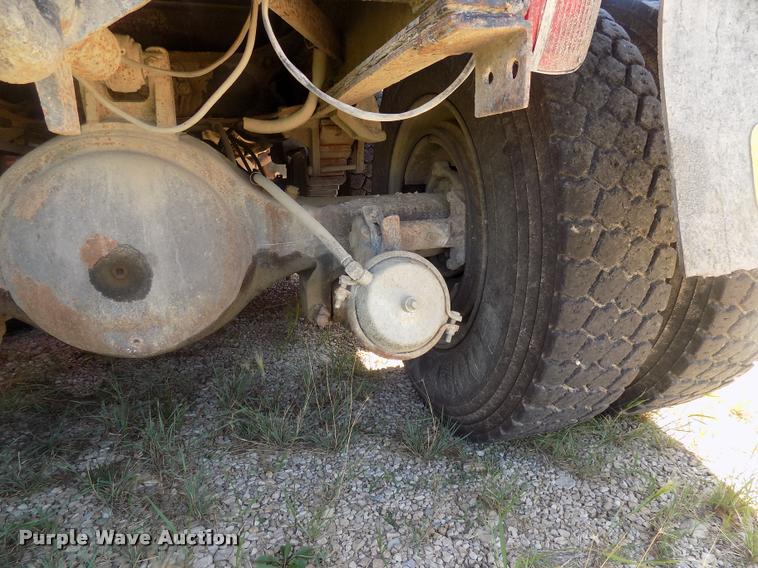 image for item DC4932 1995 International 4900 dump truck