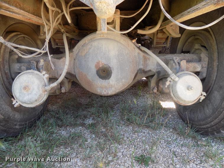 image for item DC4932 1995 International 4900 dump truck