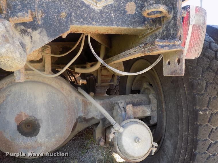 image for item DC4932 1995 International 4900 dump truck