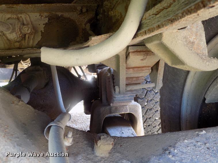 image for item DC4932 1995 International 4900 dump truck