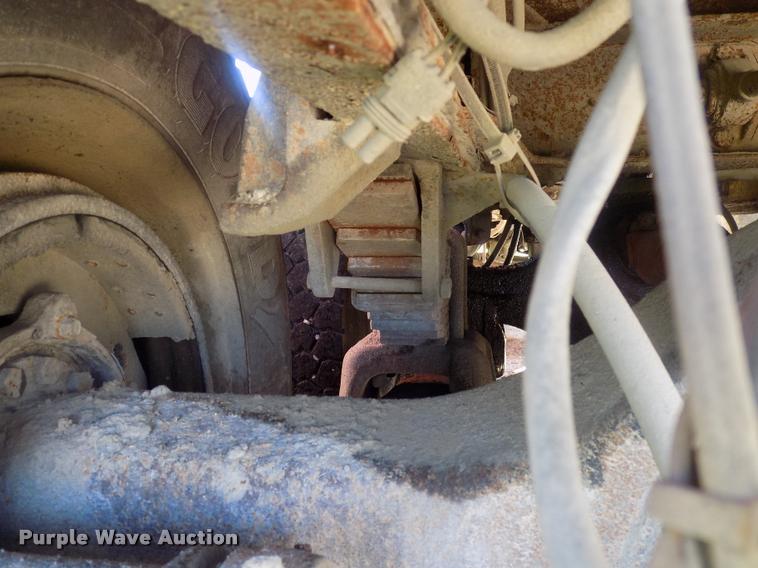 image for item DC4932 1995 International 4900 dump truck