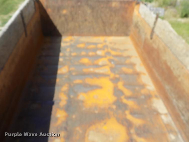 image for item DC4932 1995 International 4900 dump truck