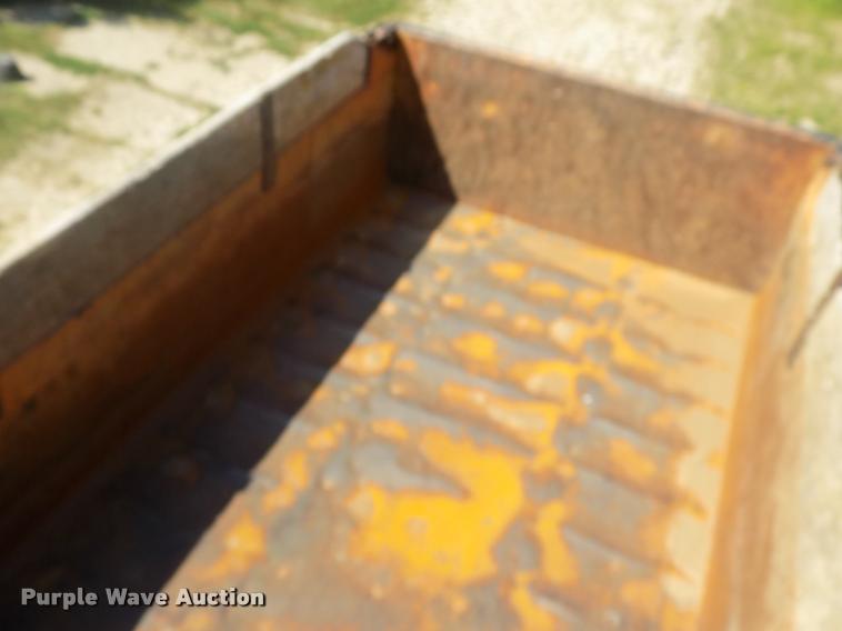 image for item DC4932 1995 International 4900 dump truck