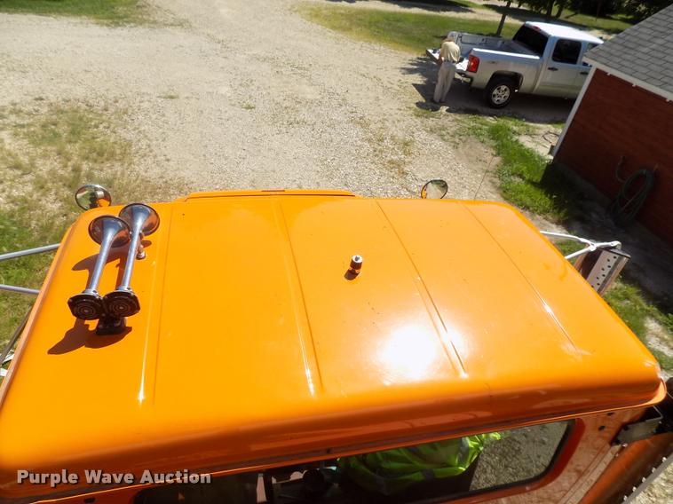 image for item DC4932 1995 International 4900 dump truck